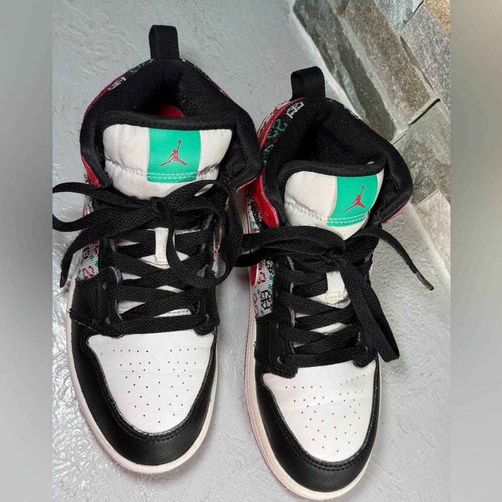 Air Jordan 1 Mid SE "Ugly Christmas Sweater” size 1.5 Y - Picture 2 of 8